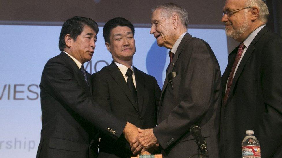 Yukio Okamoto, Outside Board Member of Mitsubishi Materials and former Special Advisor to Japan's PM, left, and Hikaru Kimura, Senior Executive Officer Mitsubishi Materials apologise to US POW James Murphy in LA (19 July 2015)