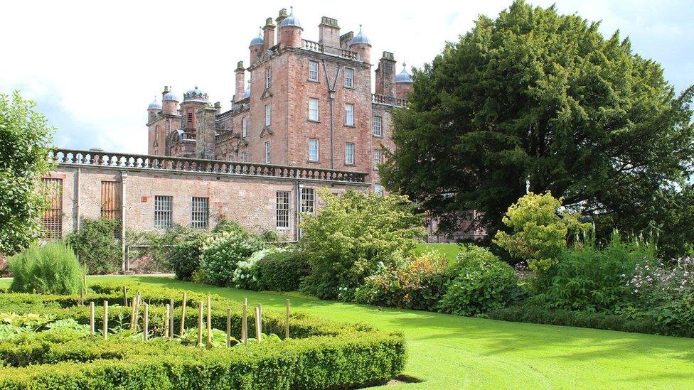 Drumlanrig Castle