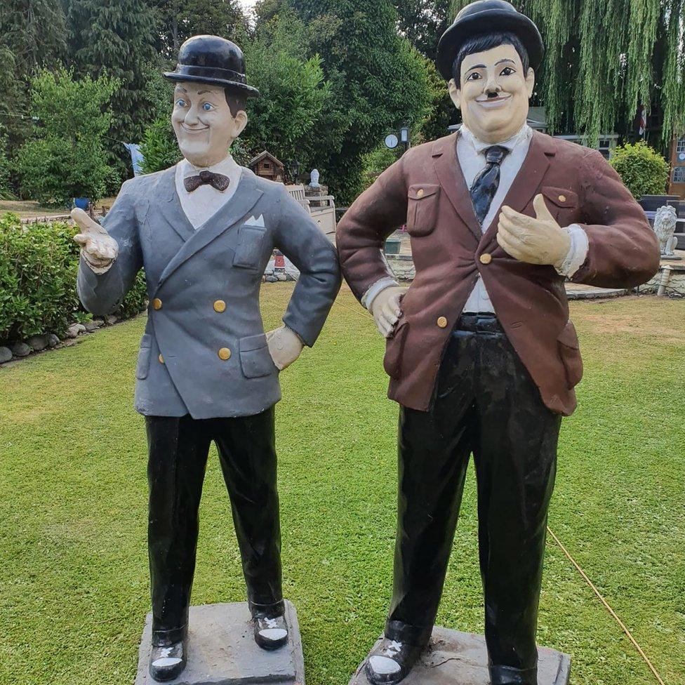 Laurel And Hardy Statues The Larel And Hardy Statue Outside The