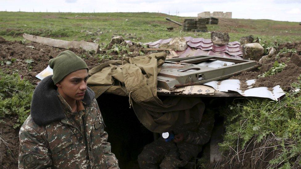 Nagorno-Karabakh forces take up positions in Martakert district (4 April 2016)