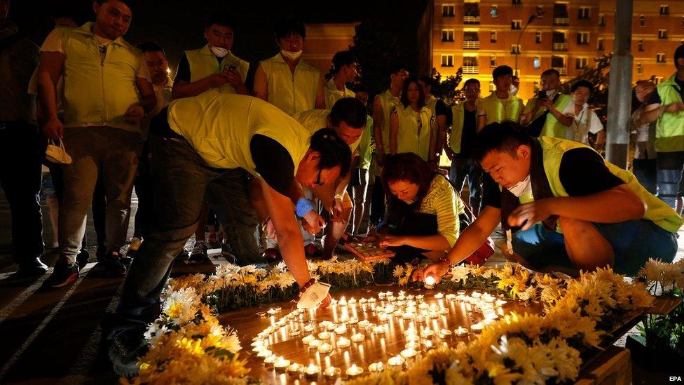 Local people pray for victims outside the Taida hospital