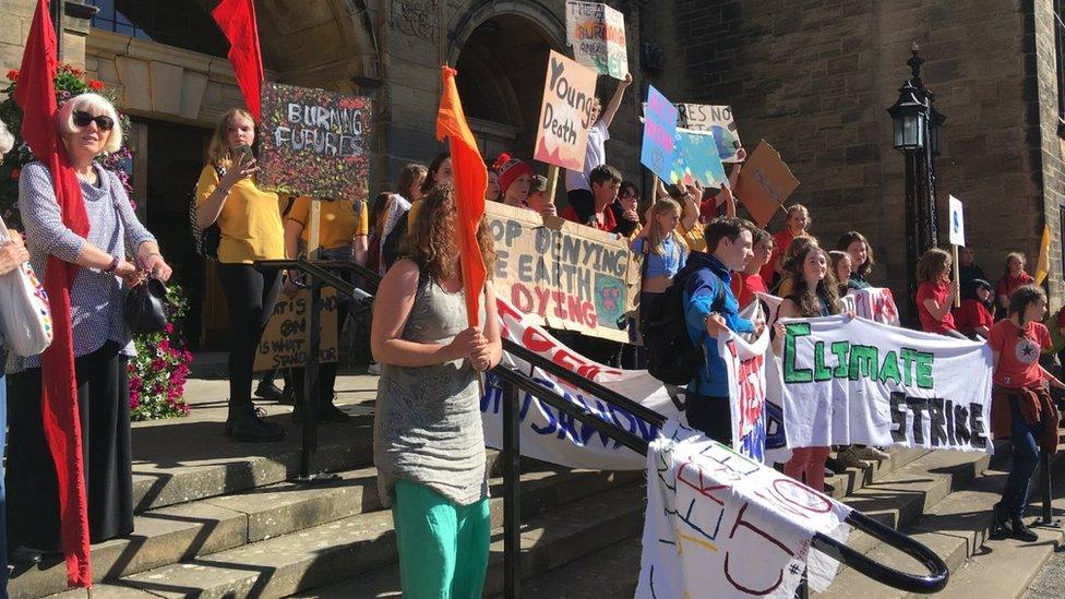 Protest ym Mhrifysgol Bangor