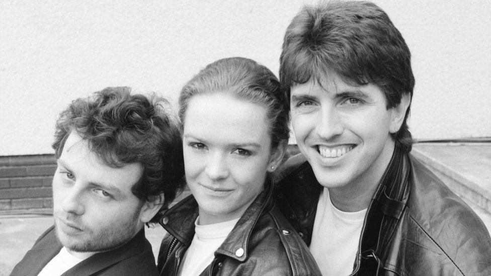 Ian Gill, Delyth Morgan a Kevin Davies - ser y gyfres Bambw ar Radio Cymru - yn 1989