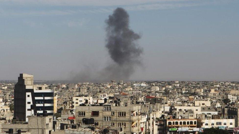 Smoke rises after an Israeli air strike in Rafah, southern Gaza Strip. Photo: 5 May 2016