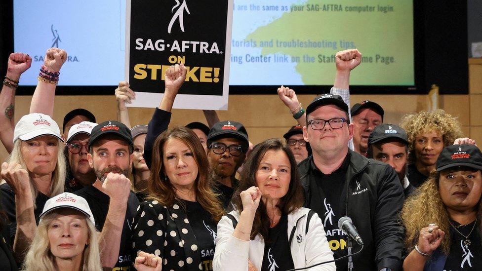 SAG-AFTRA unon strikers