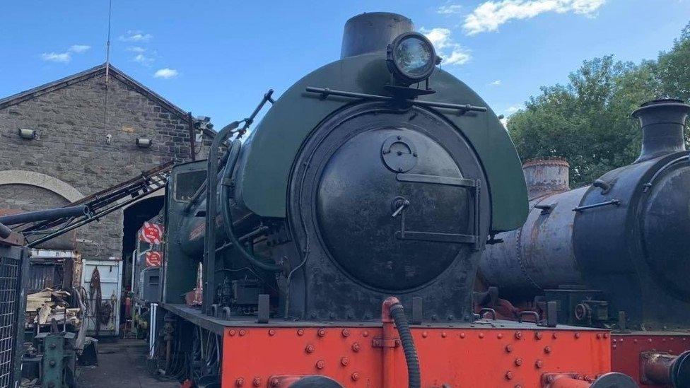 Train and shed at Avon Valley Railway