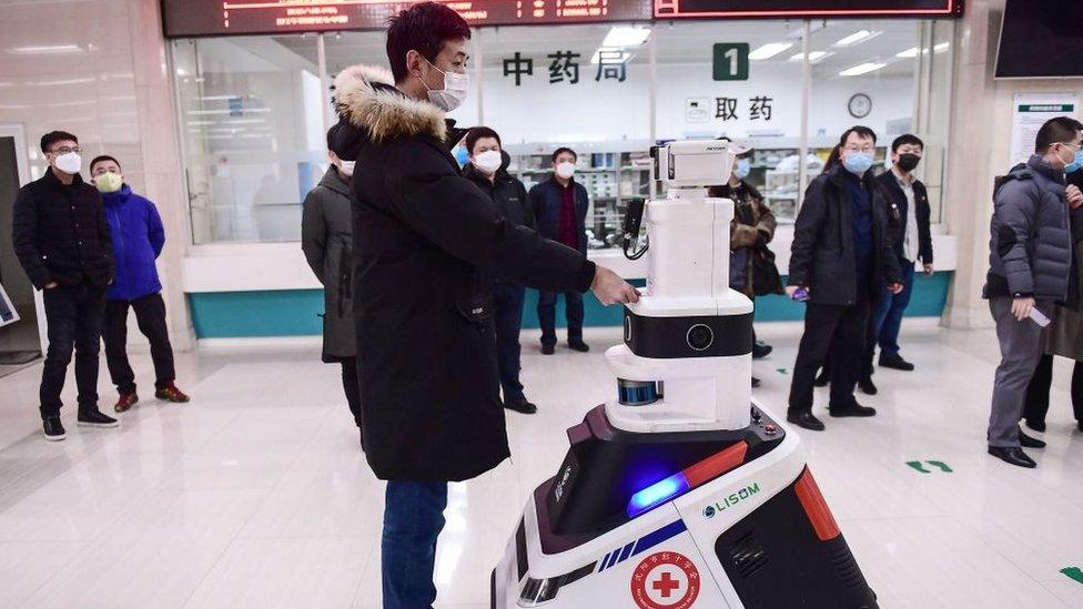 man-checked-in-hospital-by-robot