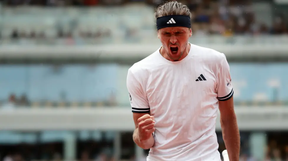 Zverev, el favorito al título, avanza sin problemas a los cuartos de final.