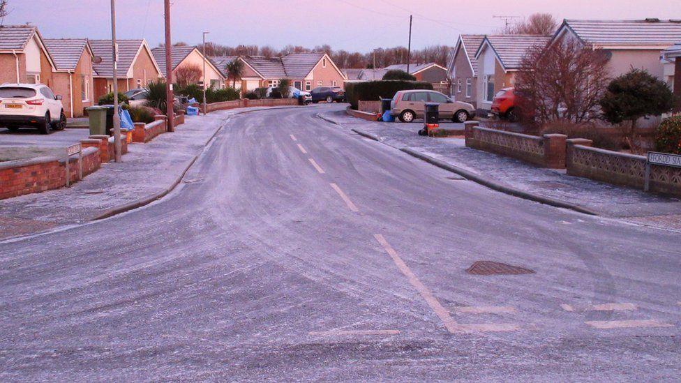 Ffordd rewllyd yn Llanelwy