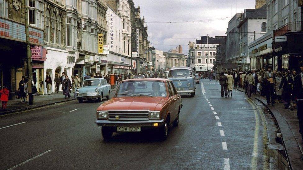 Heol y Frenhines, Caerdydd, yn yr 1970au