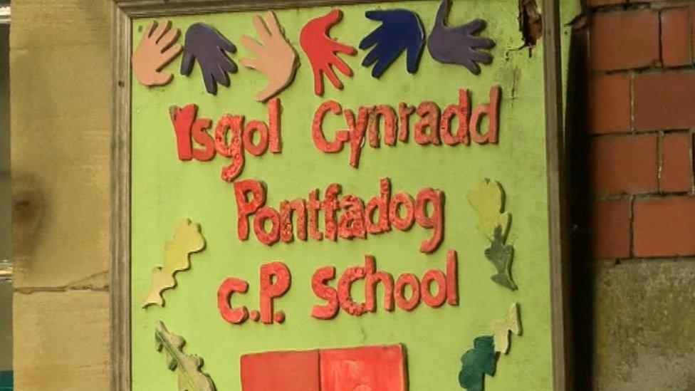 ysgol pontfadog