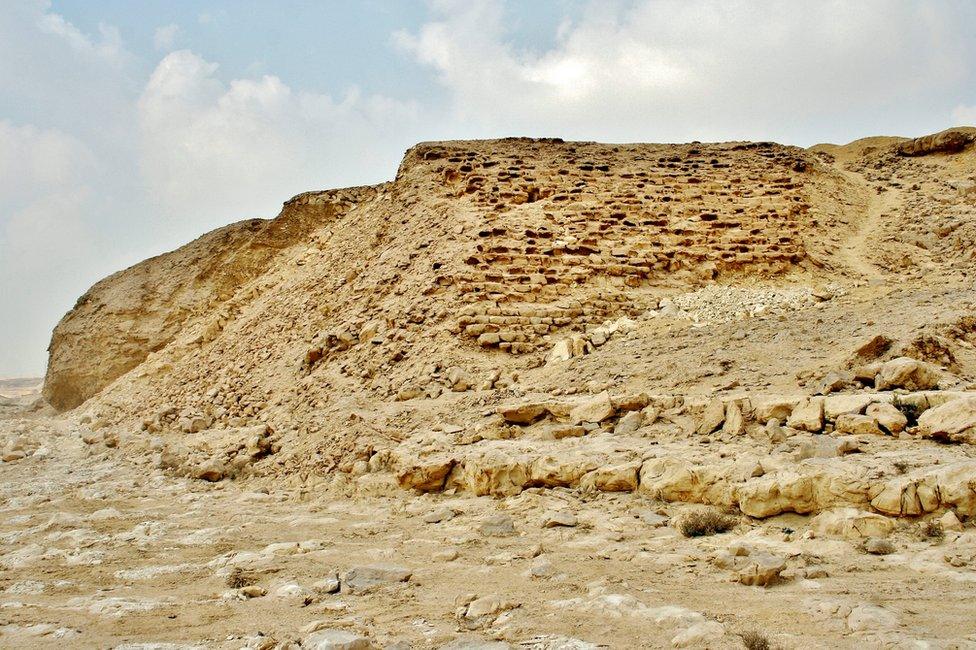 The upstream wall of the right bank of the Sadd el-Kafara dam, photographed in 2008