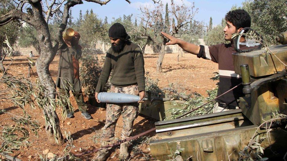 Rebels prepare to fire a mortar on western Aleppo. Photo: 30 October 2016