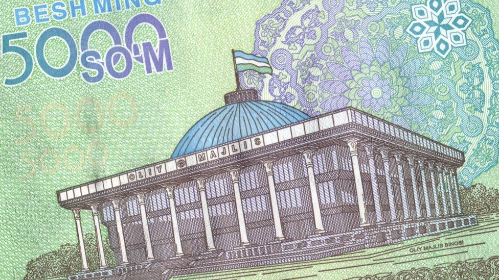 Detail of an Uzbekistan 5,000 som note