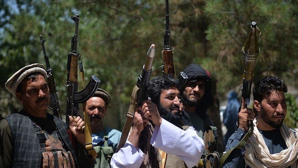 People gather with their heavy weapons to support Afghanistan security forces against the Taliban