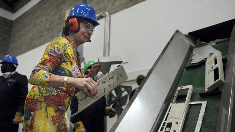 EU digital agenda commissioner Neelie Kroes visits a computer waste management centre in Nairobi (27 September 2011)