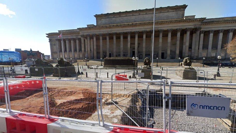 St George's Plateau behind roadworks