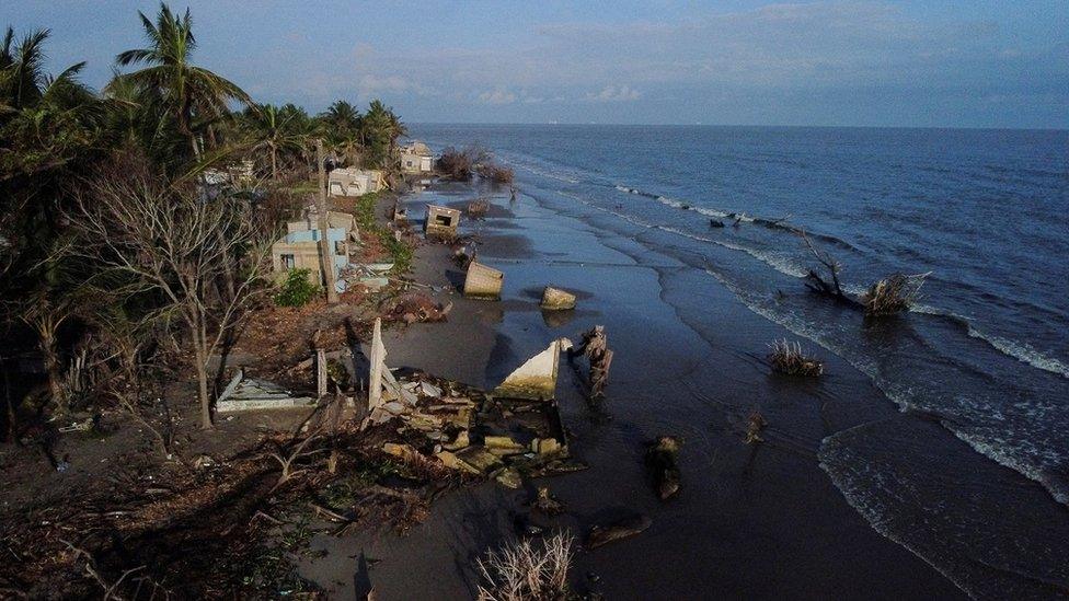 destroyed-homes-in-Mexico.