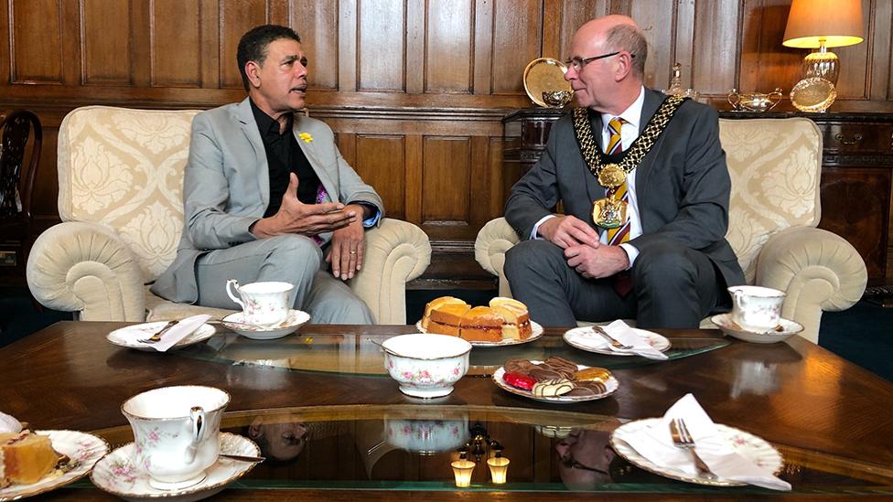 Chris Kamara and Lord Mayor Martin Love