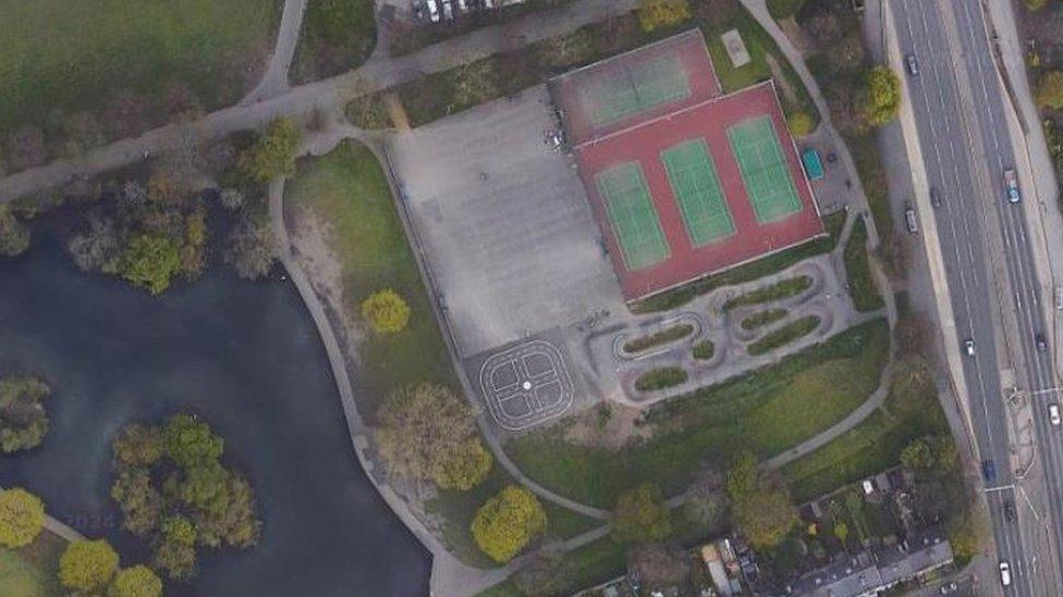 The park has tennis courts, concrete spaces and a bike track among other facilities