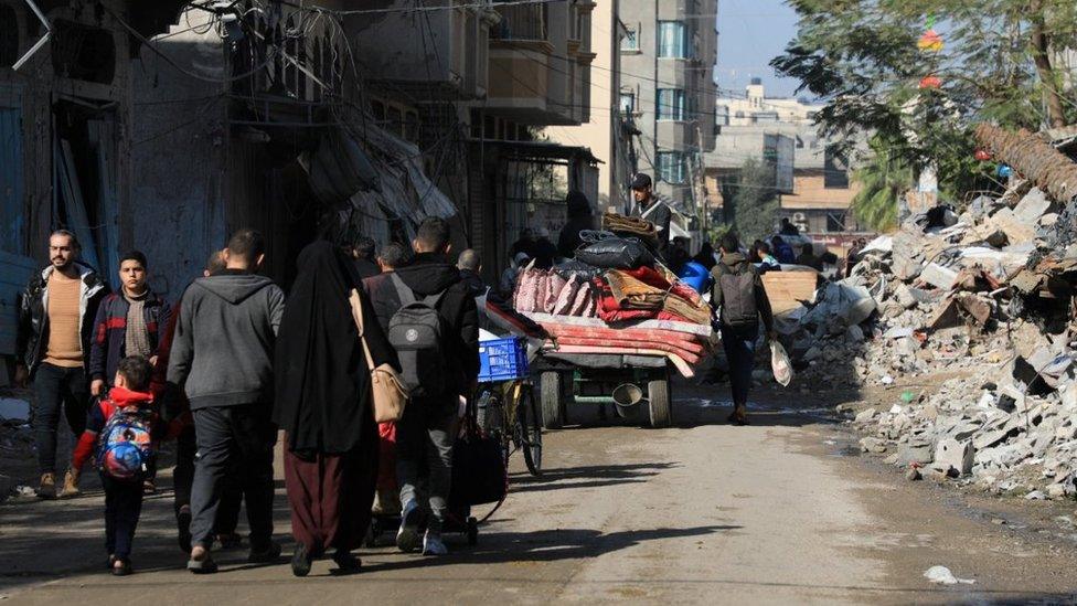 Palestinians flee their homes in the central Gaza Strip, 26 December