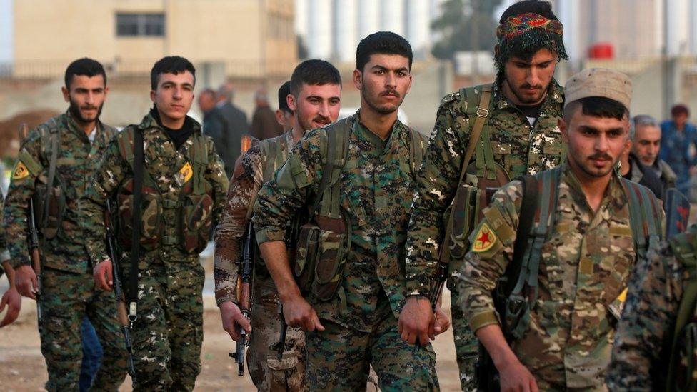 Members of the Kurdish People's Protection Units (YPG) attend a funeral in Qamishli (3 March 2018)