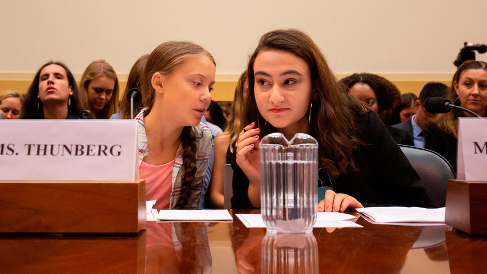 Greta Thunberg junto a Jamie Margolin en una audiencia ante un comité de la Cámara de Representantes en Estados Unidos