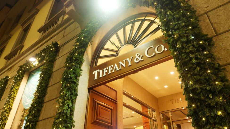 tiffany-and-co-front-of-store-at-Christmas