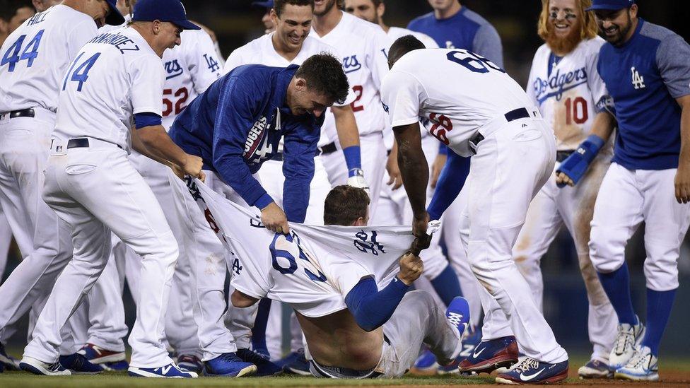 Kyle Farmer and his teammates