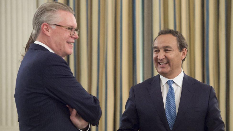 Oscar Munoz (R), President and CEO of United Airlines, speaks with Delta Air Lines CEO Ed Bastian (L) as they attend a meeting with airline industry executives hosted by US President Donald Trump in the State Dining Room of the White House in Washington, DC, February 9, 2017