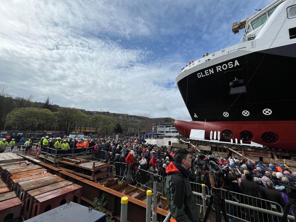 crowds for glen rosa launch