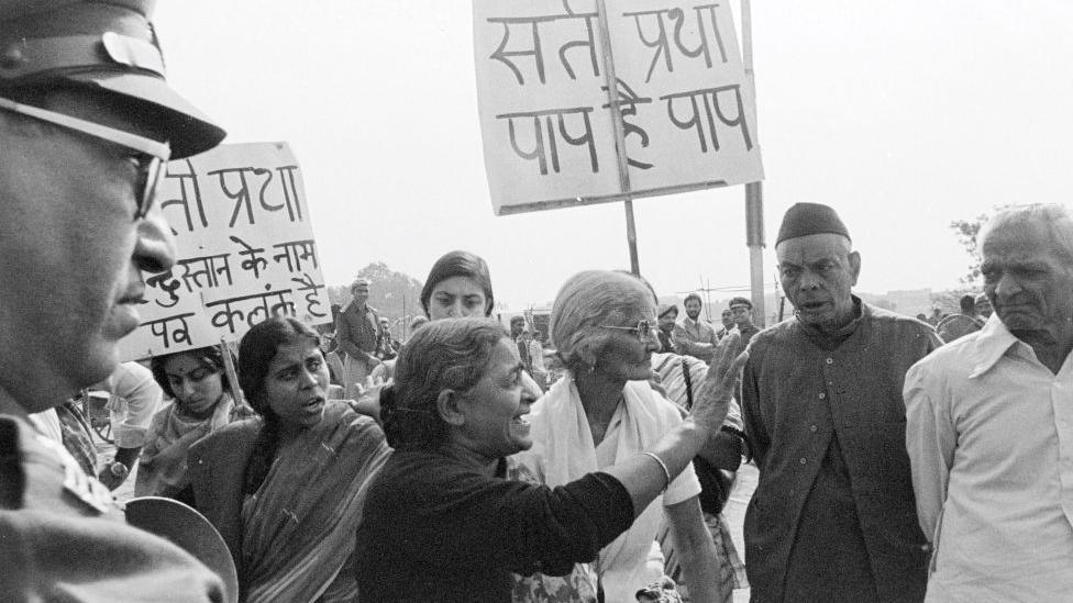 A group of progressive women's groups in New Delhi on November 11, 1987, protested against the obsolete tradition of some of the Hindu communities where widows were forced to commit Sati — sitting on the pyre of their husband and burning. (Photo by Sondeep Shankar/Getty Images)