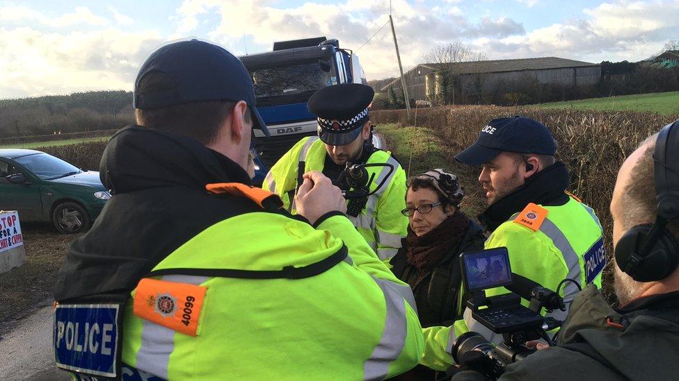 Three police arrest a woman