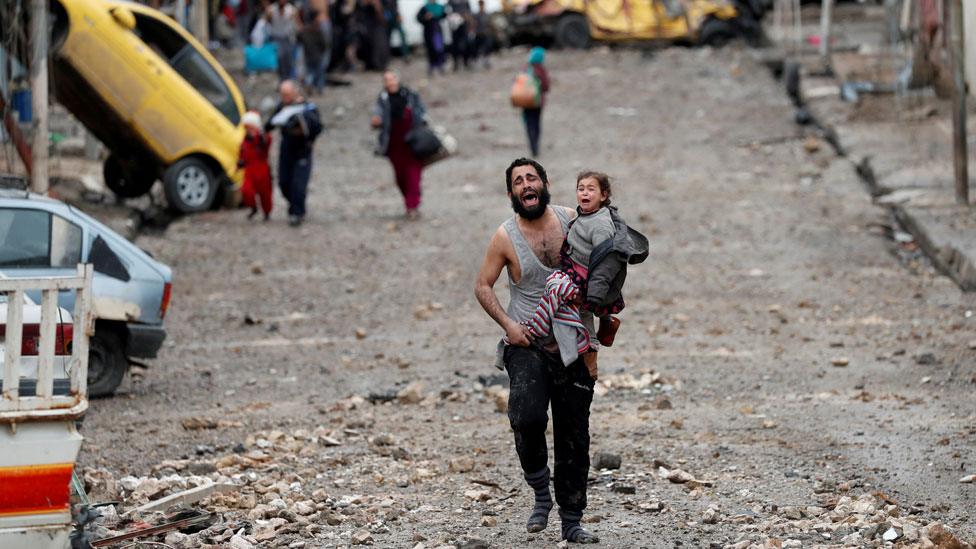 A father and child escape in the battle for Mosul