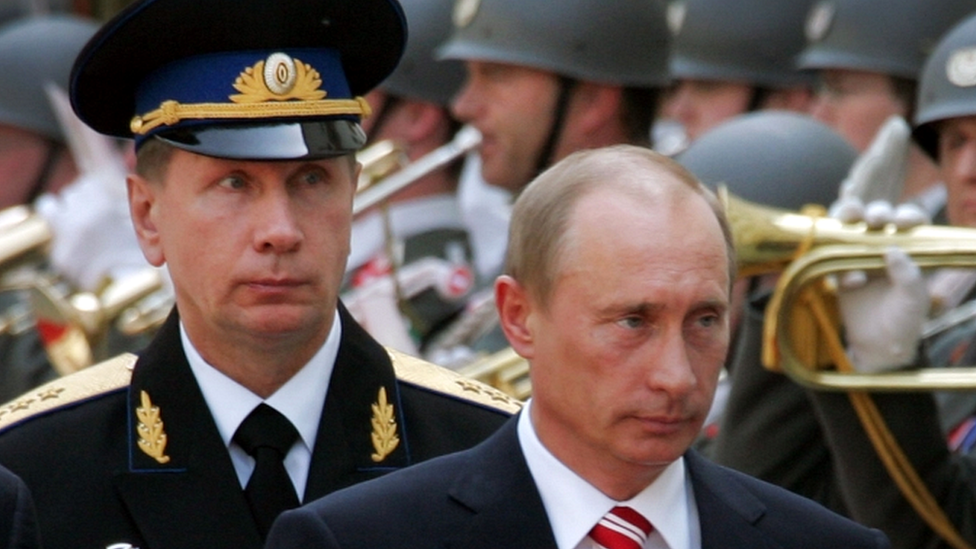 Archive photo of Viktor Zolotov and Vladimir Putin