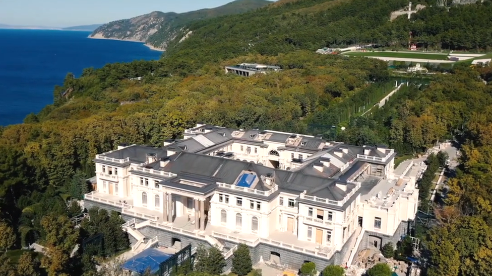 Image shows the palace on the Black Sea