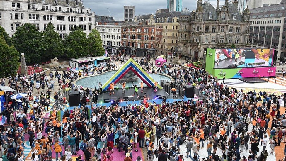 Crowds in Victoria Square