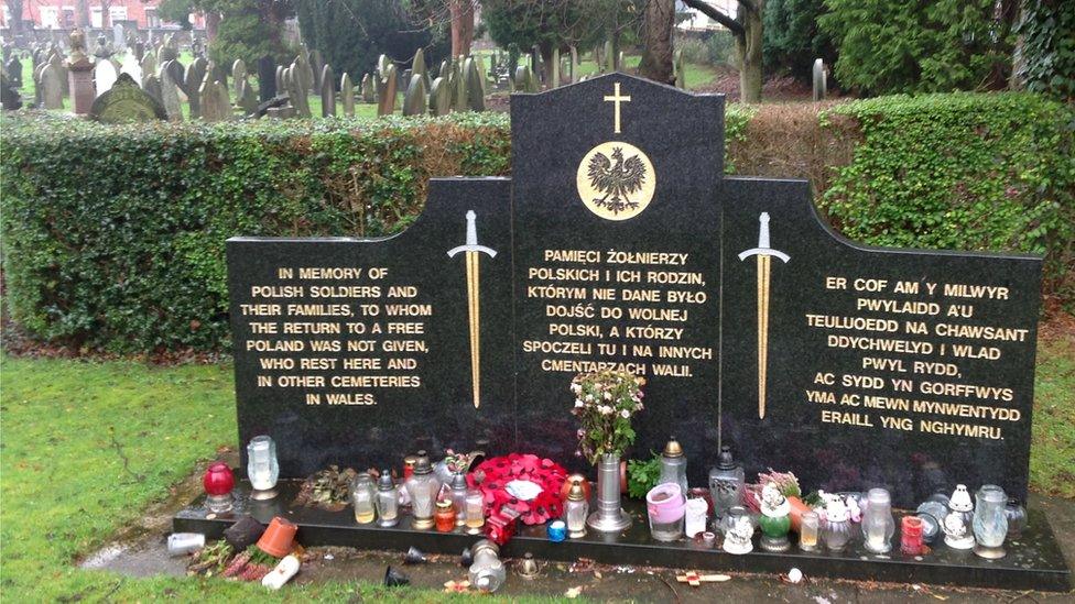 Memorial to Polish soldiers at Wrexham Cemetery