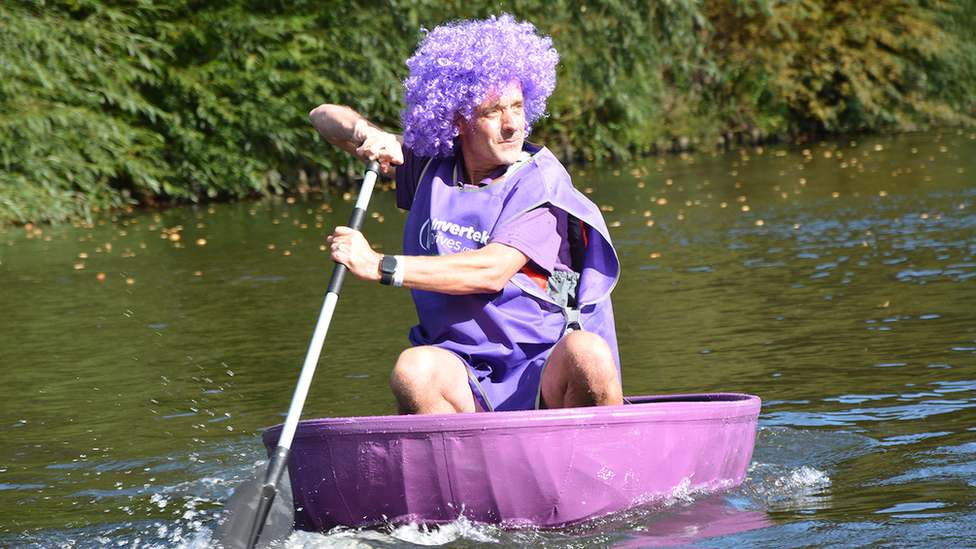 Coracle racer