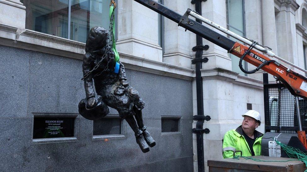 Eleanor Rigby statue being removed by crane