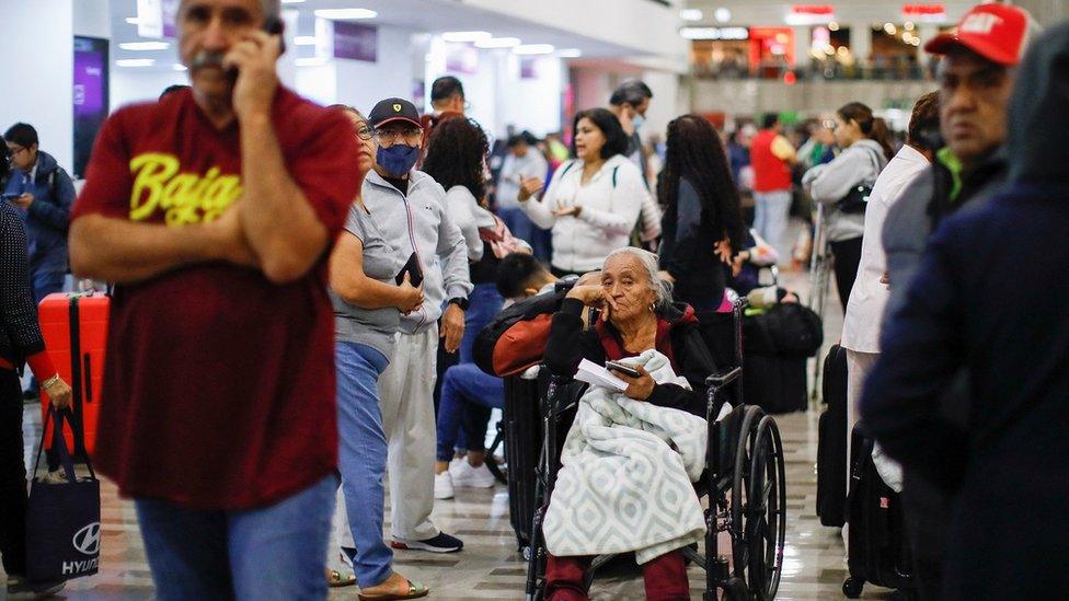 people-at-Benito-Juarez-airport.