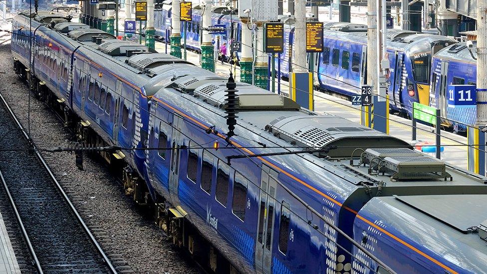 Trains at Edinburgh Waverley