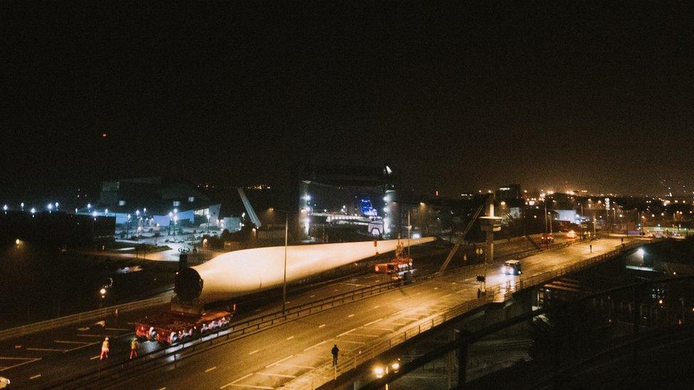 Blade being moved from Alexandra Dock