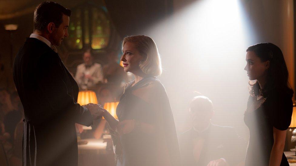 Cate Blanchett and Bradley Cooper in Nightmare Alley