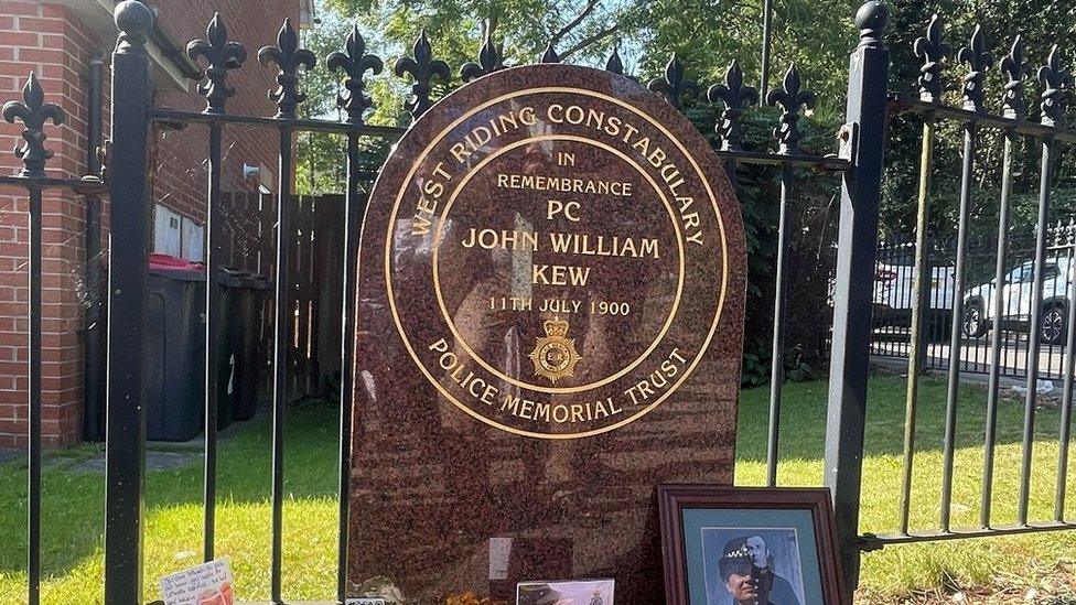 Memorial to PC John Kew