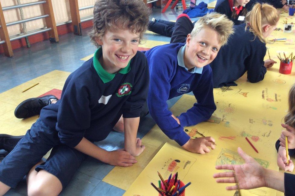 Schoolchildren drawing together