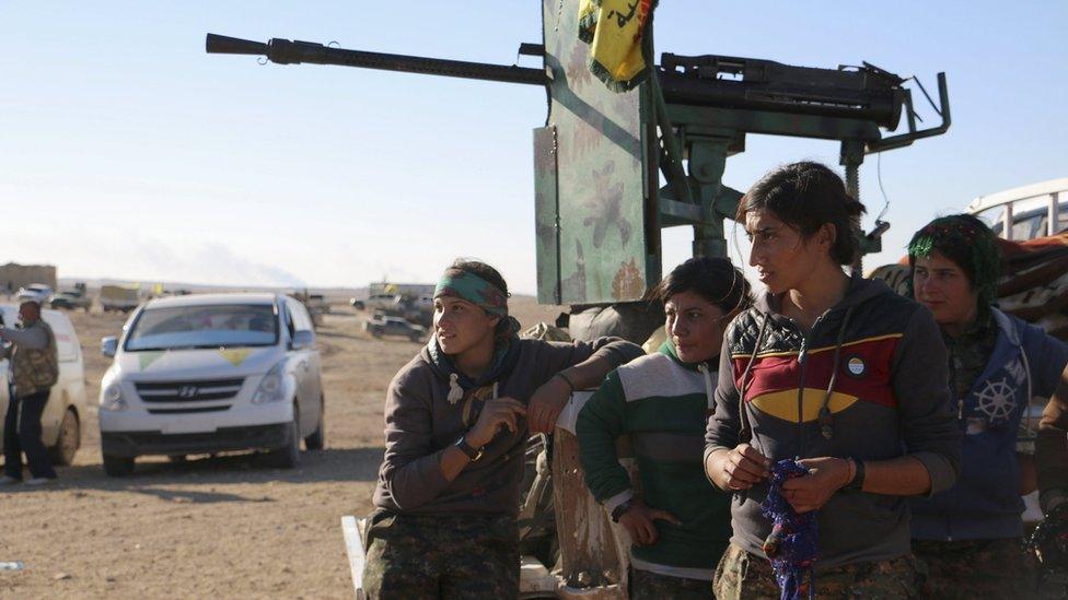 Kurdish fighters from the Popular Protection Units (YPG) gather near the Syrian town of al-Houl in Hassakeh province (14 November 2015)