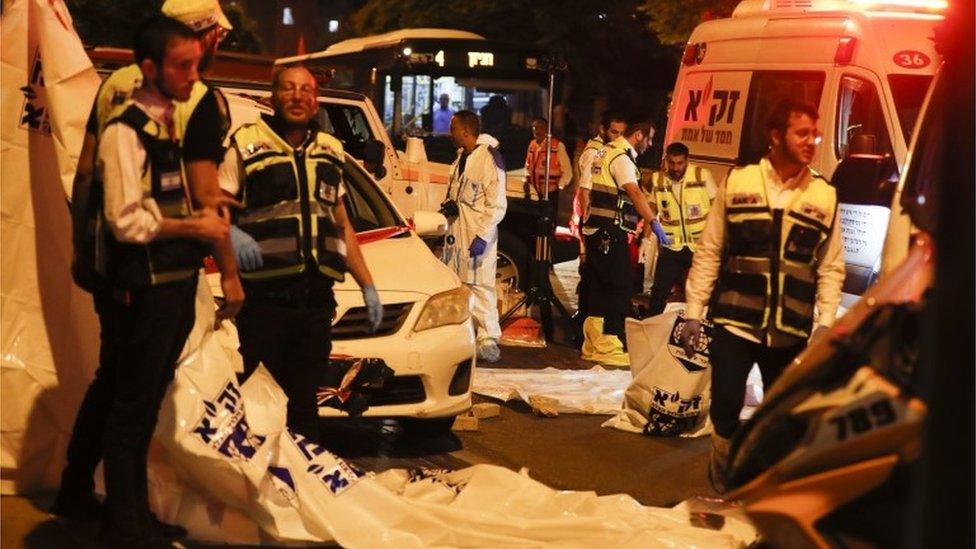 Israeli emergency services at scene of attack in Elad (05/05/22)