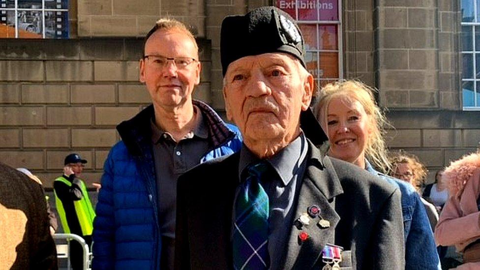 John and Diane Hyslop met veteran Cameronian George in the queue