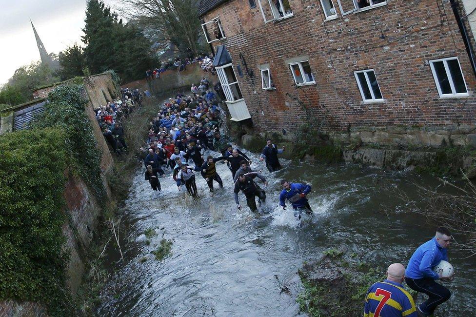 Players in Henmore Brook